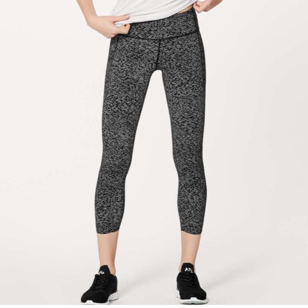 Lululemon Quick Pace 7/8 Tight in Soundwave Black & White -sz 6